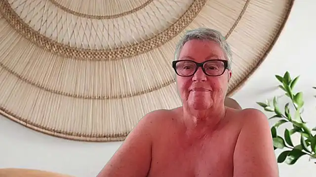 Snapshot of GrannyChrissy68 chatting on May 24, 9:09 pm GrannyChrissy68 online show from May 24, 9:09 pm