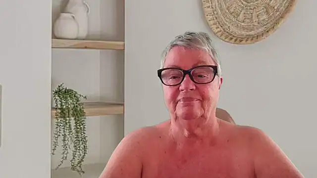Snapshot of GrannyChrissy68 chatting on May 27, 12:46 pm GrannyChrissy68 online show from May 27, 12:46 pm