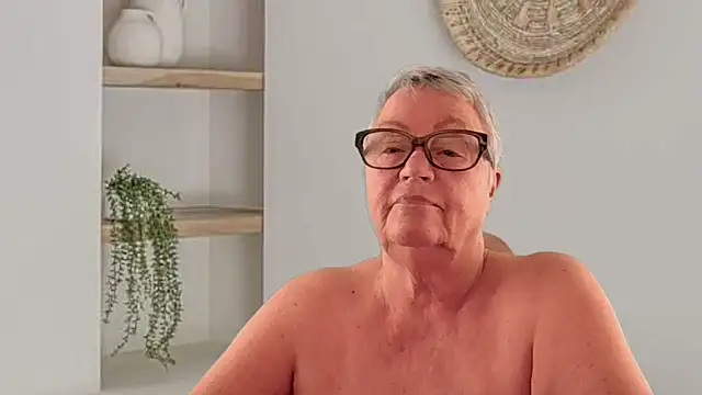 Snapshot of GrannyChrissy68 chatting on May 28, 12:46 pm GrannyChrissy68 online show from May 28, 12:46 pm