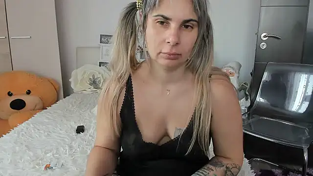 sweetemy4u online show from January 13, 9:03 am