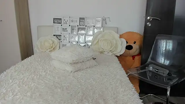 sweetemy4u online show from April 7, 8:59 am