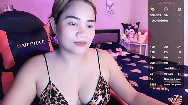 yenyen  online show from July 8, 1:10 am