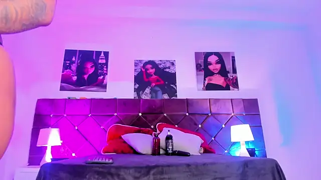 Snapshot of Ariana_lopezz chatting on February 17, 12:38 pm Ariana lopezz online show from February 17, 12:38 pm