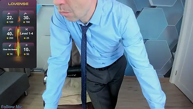 SteveTiger online show from December 3, 10:46 am