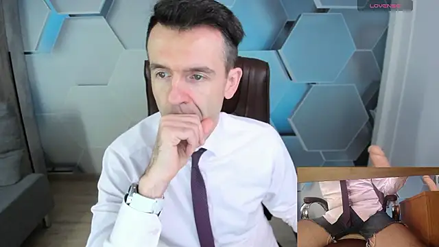 Snapshot of SteveTiger chatting on February 6, 9:34 am SteveTiger online show from February 6, 9:34 am