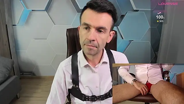 Snapshot of SteveTiger chatting on February 9, 9:24 am SteveTiger online show from February 9, 9:24 am