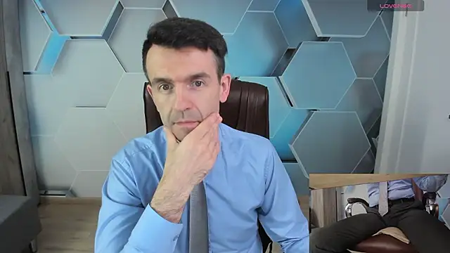 Snapshot of SteveTiger chatting on February 10, 9:35 am SteveTiger online show from February 10, 9:35 am