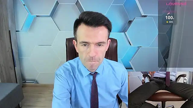 Snapshot of SteveTiger chatting on February 13, 10:33 am SteveTiger online show from February 13, 10:33 am