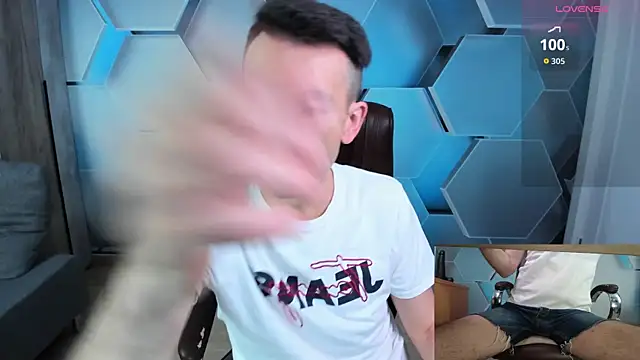 Snapshot of SteveTiger chatting on March 10, 9:36 am SteveTiger online show from March 10, 9:36 am