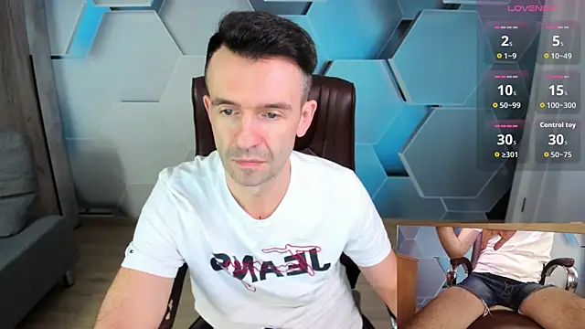 Snapshot of SteveTiger chatting on March 11, 12:00 pm SteveTiger online show from March 11, 12:00 pm