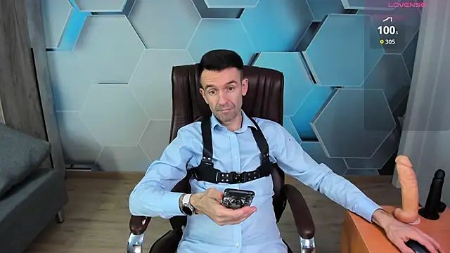 Snapshot of SteveTiger chatting on March 13, 8:32 am SteveTiger online show from March 13, 8:32 am