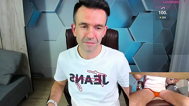 Snapshot of SteveTiger chatting on March 15, 3:29 pm SteveTiger online show from March 15, 3:29 pm