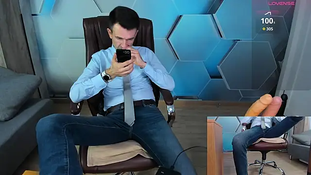 Snapshot of SteveTiger chatting on March 20, 9:47 am SteveTiger online show from March 20, 9:47 am