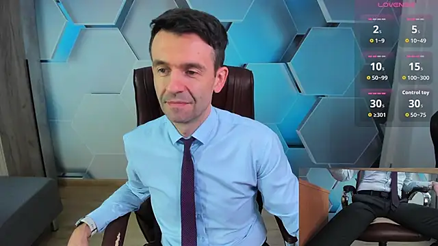 Snapshot of SteveTiger chatting on March 27, 9:32 am SteveTiger online show from March 27, 9:32 am