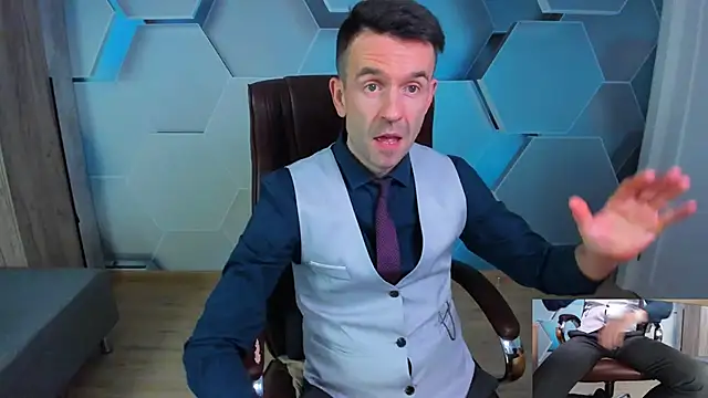 Snapshot of SteveTiger chatting on April 14, 11:16 am SteveTiger online show from April 14, 11:16 am