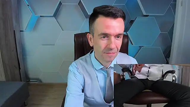 Snapshot of SteveTiger chatting on April 16, 9:32 am SteveTiger online show from April 16, 9:32 am