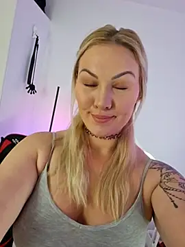 Snapshot of NastyMilf_ chatting on March 5, 8:32 am NastyMilf online show from March 5, 8:32 am