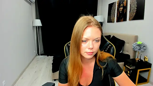 Snapshot of Strawberrye chatting on February 8, 3:21 am Strawberrye online show from February 8, 3:21 am