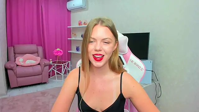 Snapshot of Strawberrye chatting on February 16, 3:24 am Strawberrye online show from February 16, 3:24 am