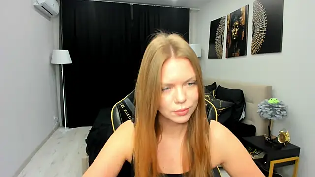 Snapshot of Strawberrye chatting on March 4, 3:23 am Strawberrye online show from March 4, 3:23 am