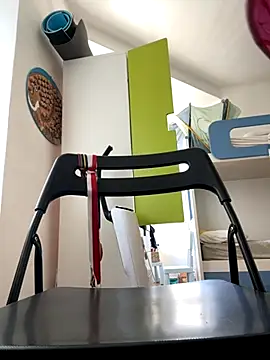 Aestheticsgirl online show from September 19, 9:00 am