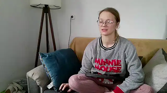 little-leni online show from December 16, 8:41 am