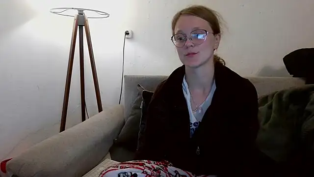 little-leni online show from March 13, 9:21 pm