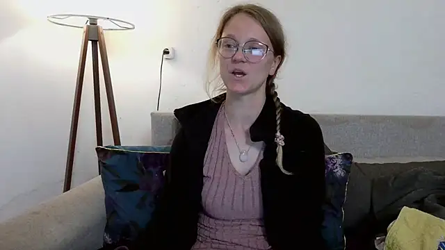 little-leni online show from April 11, 8:46 pm