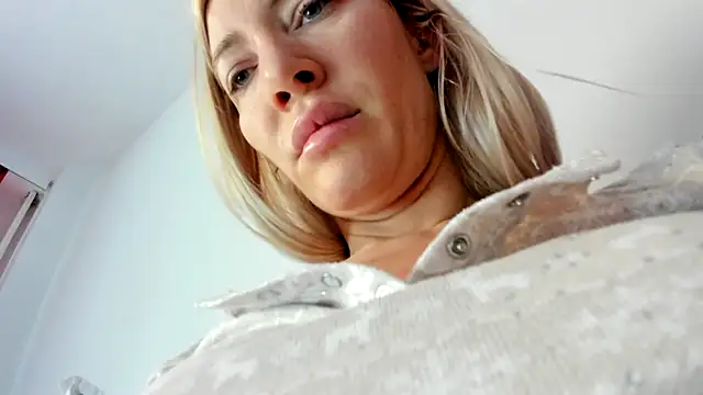 suuzykiss online show from February 11, 5:58 am