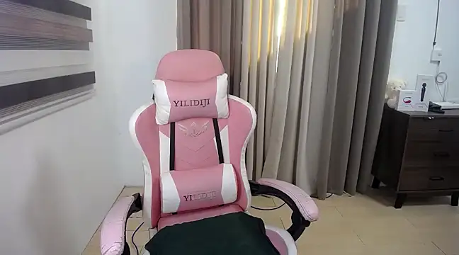 Bombshell Ashy online show from March 12, 10:39 pm