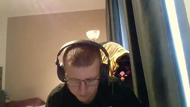 David250692 online show from December 19, 8:10 am