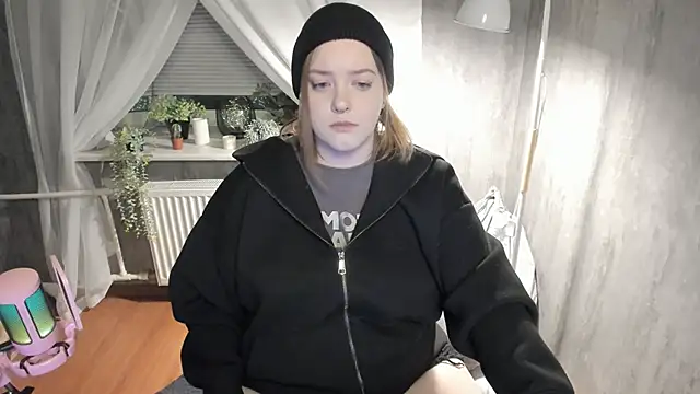 Sophia Edwards online show from February 24, 6:36 pm