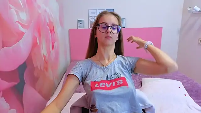 AliceAdams online show from October 17, 7:00 am