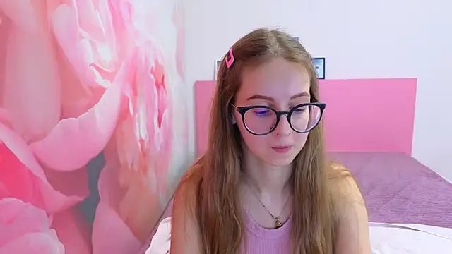 AliceAdams online show from February 14, 8:33 am