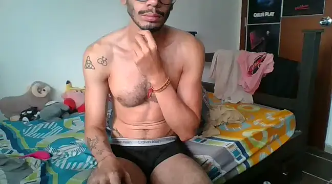Snapshot of alisterxxx chatting on December 28, 1:28 pm alisterxxx online show from December 28, 1:28 pm