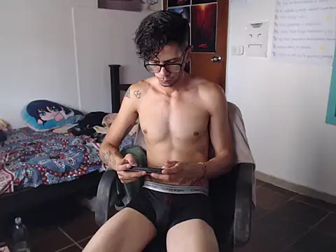 Snapshot of alisterxxx chatting on January 24, 8:22 pm alisterxxx online show from January 24, 8:22 pm