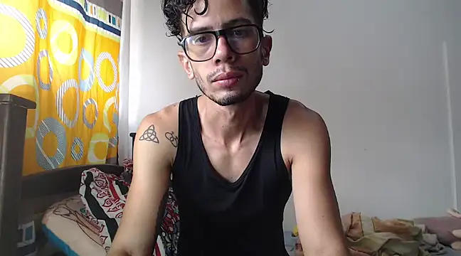 Snapshot of alisterxxx chatting on February 11, 2:24 pm alisterxxx online show from February 11, 2:24 pm