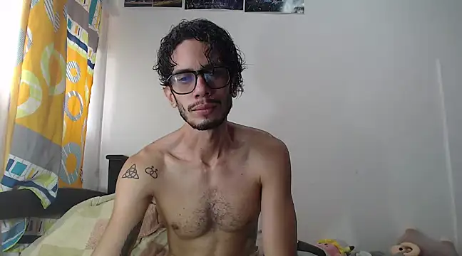 Snapshot of alisterxxx chatting on March 7, 7:49 pm alisterxxx online show from March 7, 7:49 pm
