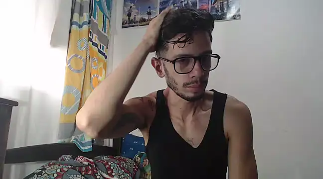 Snapshot of alisterxxx chatting on March 14, 12:40 pm alisterxxx online show from March 14, 12:40 pm