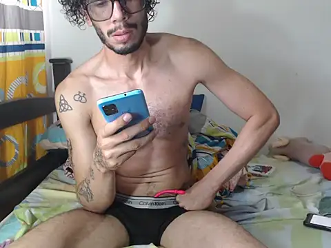 Snapshot of alisterxxx chatting on October 23, 6:28 pm alisterxxx online show from October 23, 6:28 pm