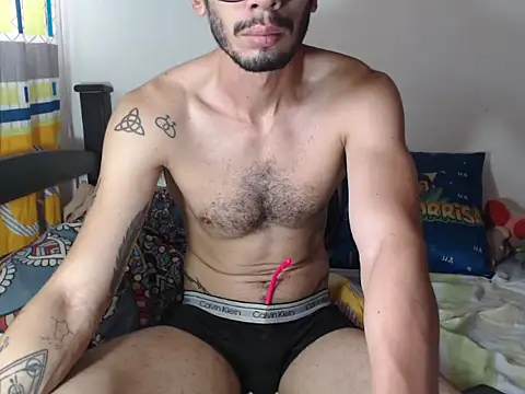 Snapshot of alisterxxx chatting on November 7, 6:19 pm alisterxxx online show from November 7, 6:19 pm