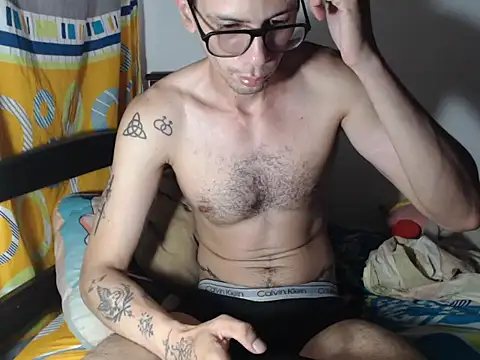 Snapshot of alisterxxx chatting on November 24, 8:19 pm alisterxxx online show from November 24, 8:19 pm