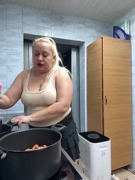 Snapshot of SabinaSweety chatting on February 12, 3:29 pm SabinaSweety online show from February 12, 3:29 pm