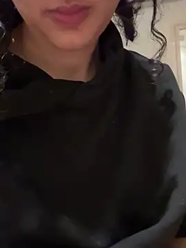 Snapshot of miaoberoi chatting on December 19, 6:23 pm miaoberoi online show from December 19, 6:23 pm
