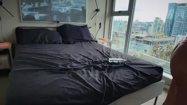 Snapshot of MikyFoxx chatting on October 16, 6:31 pm MikyFoxx online show from October 16, 6:31 pm