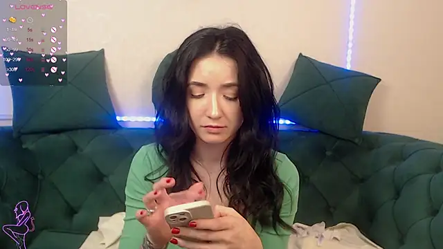 GlamKate online show from March 5, 4:46 pm