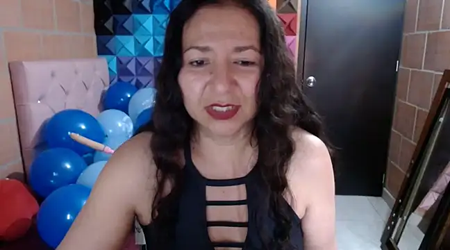 katifoxx online show from December 21, 8:32 pm