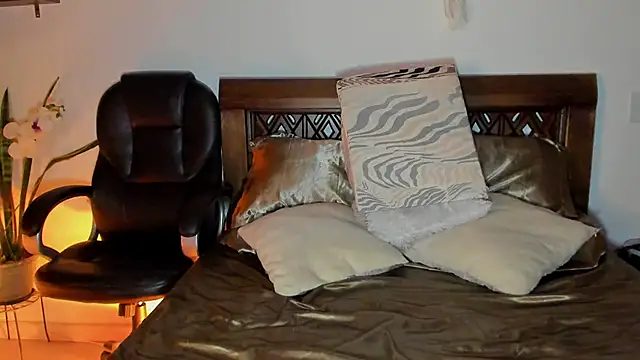 Ariella tits online show from April 16, 10:56 pm