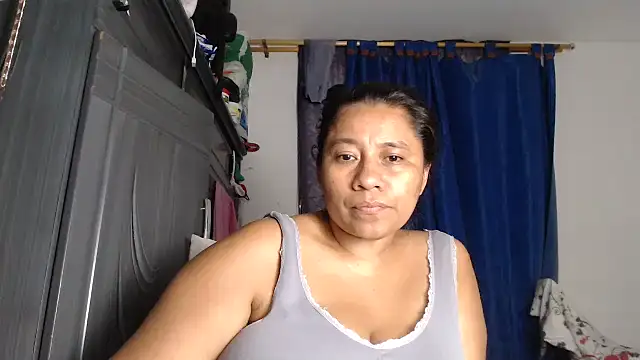 adrixxx38 online show from April 4, 7:50 am