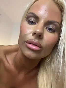 Snapshot of JessicaJames23 chatting on December 13, 4:38 pm JessicaJames23 online show from December 13, 4:38 pm